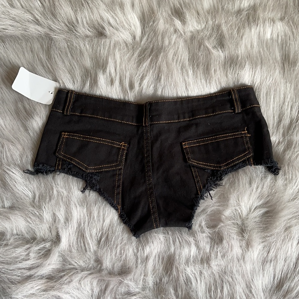 Shorts - Picture 4 of 5